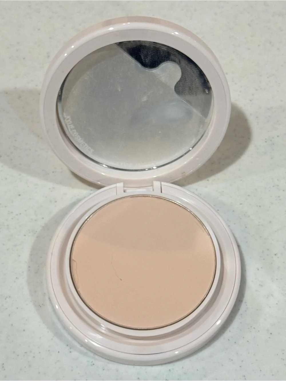 Kylie Cosmetics Natural Blur Powder Foundation Shade 2C
